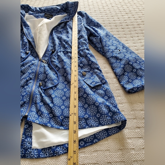 Tribal Lightweight Hooded Cinch Waist Jacket - Picture 9 of 16